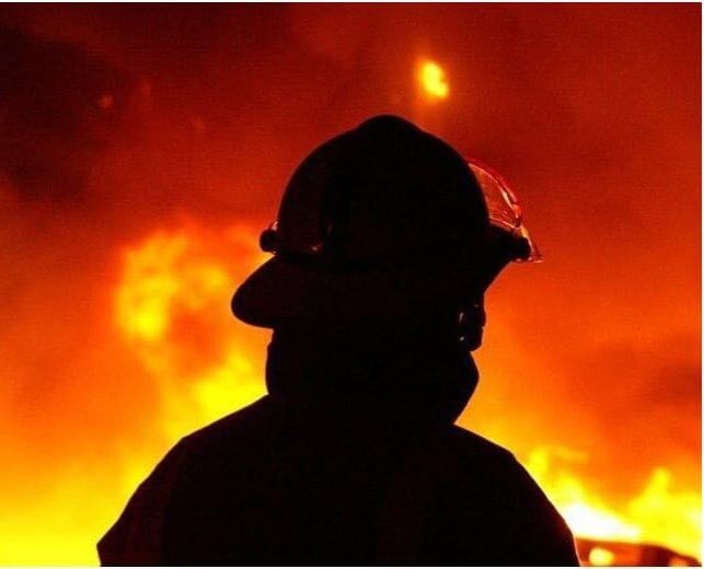 آتش‌سوزی انبار ضایعات پتروشیمی اروند به صورت کامل اطفا شد