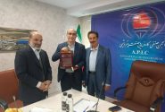 با اهدای لوح از سوی دکتر علی عسکری  از مدیرعامل بزرگ‌ترین آروماتیک ایران تجلیل شد