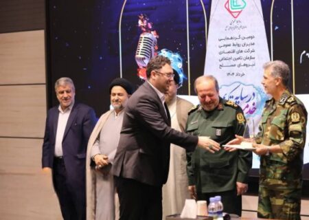 محمدجواد قبادبیگی نشان خدمت در سایه تکریم را دریافت کرد