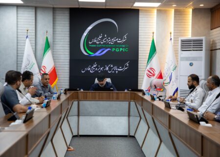 دیدار مدیر امور حراست، حفاظت و امنیت پالایش گاز هویزه خلیج‌فارس با نمایندگان کارگری