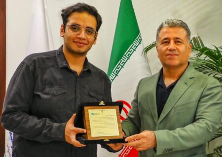 تقدیر مدیرعامل پتروشیمی پارس از دانش‌آموز بوشهریِ رتبه اول کنکور سراسری