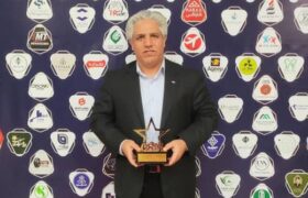 دریافت لوح و تندیس برتر شركت پتروشیمی شیراز در همایش سراسری رضایتمندی مشتری از چشم‌انداز رهبران موفق و پیشرو