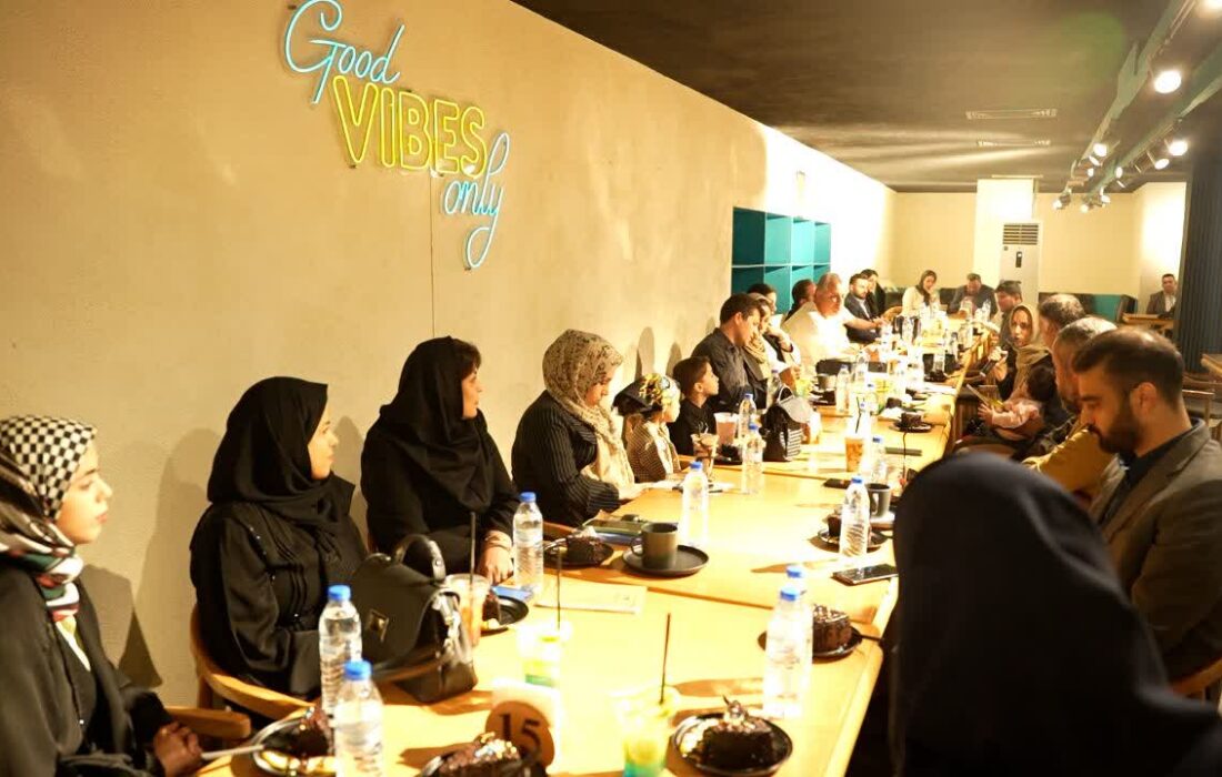 محفل گرم کتابخوانی در پتروشیمی کارون؛ همکاران و همسران ایشان از تجربه‌های مطالعه خود گفتند