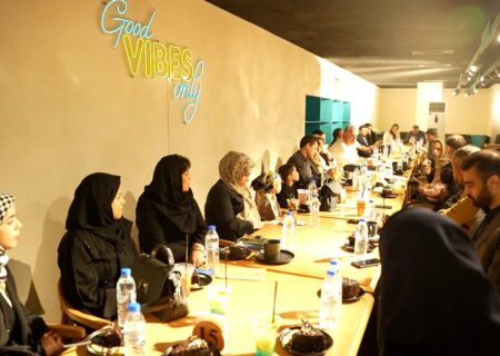 محفل گرم کتابخوانی در پتروشیمی کارون؛ همکاران و همسران ایشان از تجربه‌های مطالعه خود گفتند