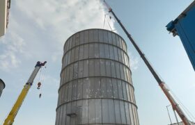 نصب اولین فلر زمینی ایران/شریعتمداری: درود بر شرف تک‌تک فرزندانمان