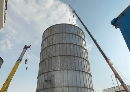 نصب اولین فلر زمینی ایران/شریعتمداری: درود بر شرف تک‌تک فرزندانمان