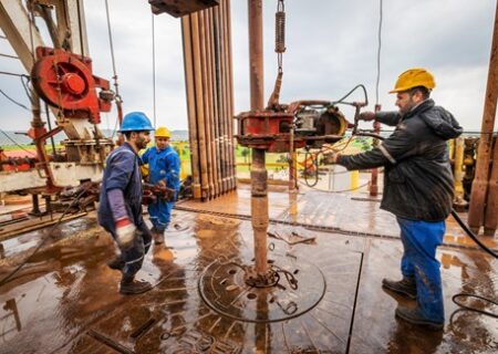 تکمیل ۷ حلقه چاه منصورآباد با تجهیزات ایرانی؛ جهش ۱۲ هزار بشکه‌ای در تولید نفت