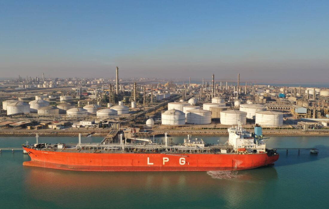 اولین اوراق مرابحه ارزی با پایه «دلار» برای گروه صنایع پتروشیمی خلیج‌فارس منتشر می‌شود/ آغاز عرضه ۷۰ میلیون‌دلاری اوراق مرابحه ارزی پتروشیمی بندرامام از ۱۸ آذر/ گامی مهم برای افزایش درآمد ۴۰۰ میلیون‌دلاری سالانه بندر امام