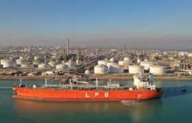 اولین اوراق مرابحه ارزی با پایه «دلار» برای گروه صنایع پتروشیمی خلیج‌فارس منتشر می‌شود/ آغاز عرضه ۷۰ میلیون‌دلاری اوراق مرابحه ارزی پتروشیمی بندرامام از ۱۸ آذر/ گامی مهم برای افزایش درآمد ۴۰۰ میلیون‌دلاری سالانه بندر امام