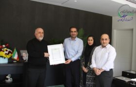 تقدیر مدیرعامل پتروشیمی کارون از نقش‌آفرینان در کسب عنوان شرکت برتر در دانش نوآورانه در پتروفن ۱۴۰۴