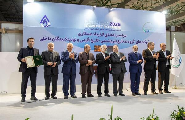 مدیر ساخت داخل پالایش گاز هویزه در نمایشگاه ایرانپتروکم مورد تقدیر قرار گرفت