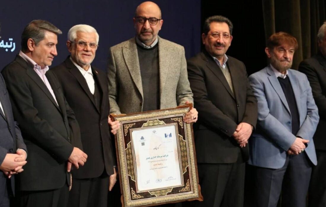 درخشش گروه سرمایه‌گذاری غدیر در بیست‌وهشتمین همایش شرکت‌های برتر ایران (IMI-100)/غدیر رتبه نخست فروش میان هلدینگ‌های چندرشته‌ای صنعتی