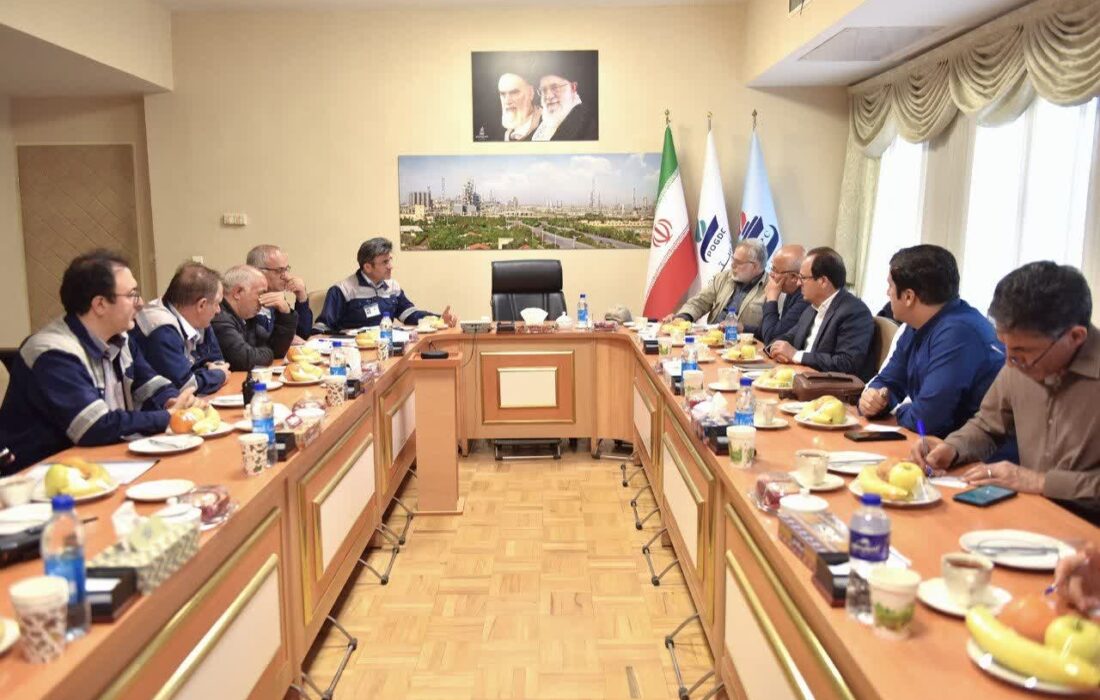 مدیرعامل شركت پژوهش و فناوری پتروشیمی از تأسیسات آسیب دیده بازدید كرد