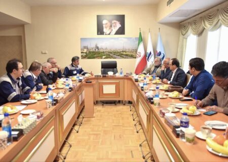 مدیرعامل شركت پژوهش و فناوری پتروشیمی از تأسیسات آسیب دیده بازدید كرد