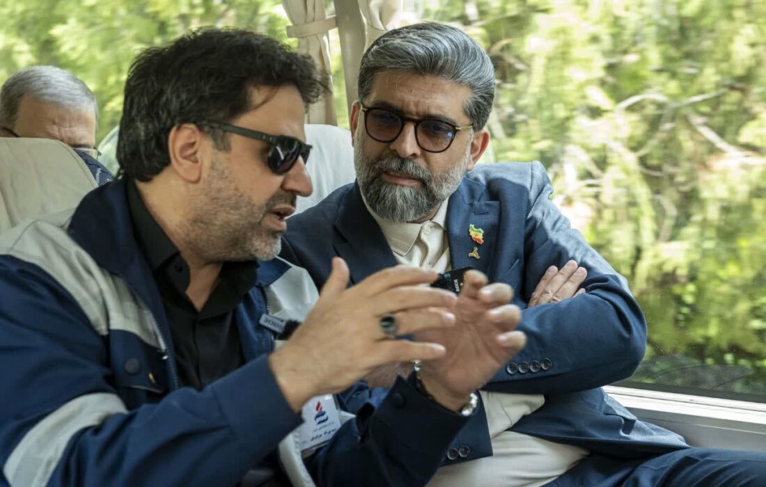 بازدید هیئت عالی‌رتبه وزارت صمت از پتروشیمی تبریز؛ تأكید معاون وزیر بر رفع فوری موانع تولید