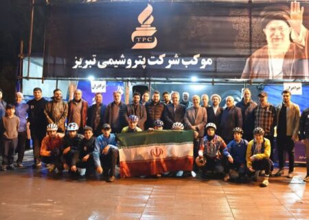 ركاب‌زنی تیم دوچرخه سواری پتروشیمی تبریز در شب میلاد امام رضا(ع) در حمایت از یكپارچگی و حاكمیت ملی ایران