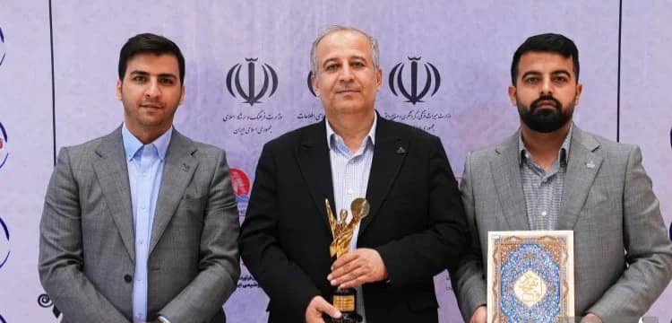 تندیس زرین چهره‌های نامی صنعت و اقتصاد بر دستان مدیرعامل پتروشیمی فن‌آوران