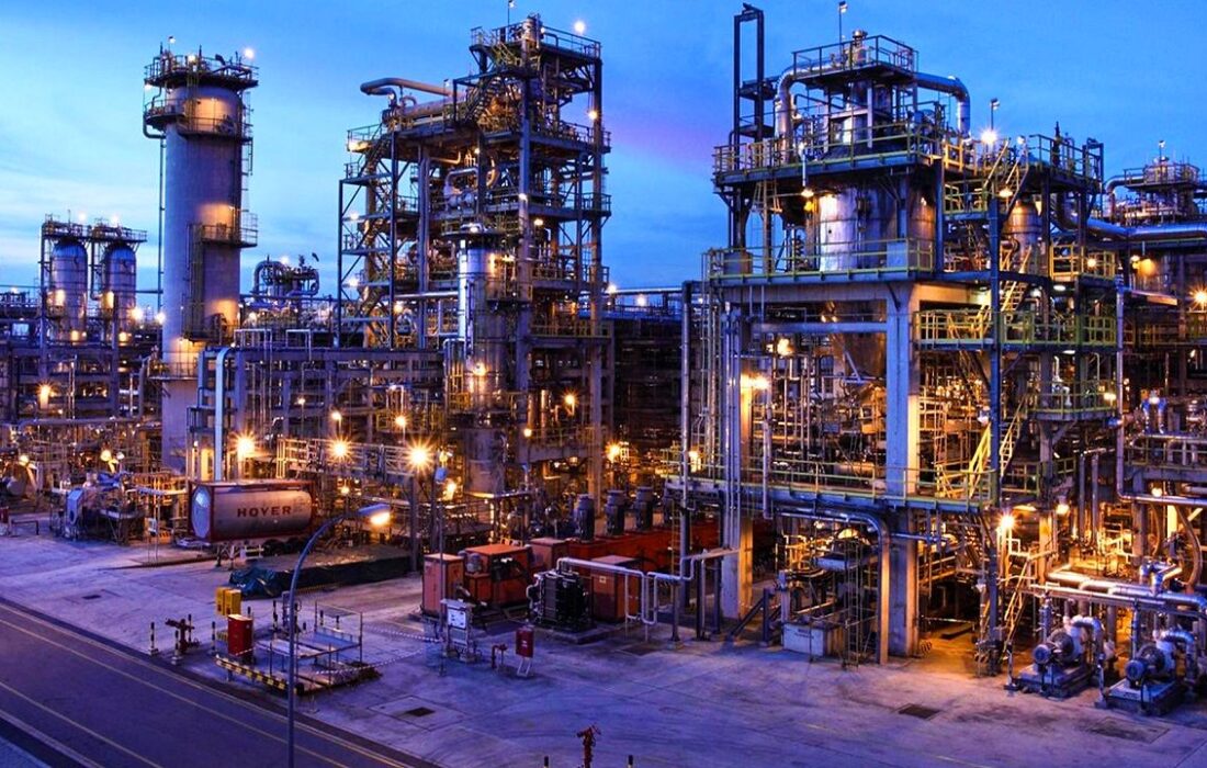 قهرمانان ایستادگی؛ آیین تجلیل از کارکنان شرکت پتروشیمی مارون در جنگ رمضان