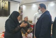 عیادتِ مدیر عامل شرکت لوله سازی اهواز از همکارانِ آسیب دیده‌ی حینِ کار