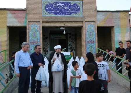 توزیع بیش از 400 پرس غذای نذری در بین خانواده ها و دانش آموزان مدرسه استثنایی مشعل دانش شهرستان هرسین