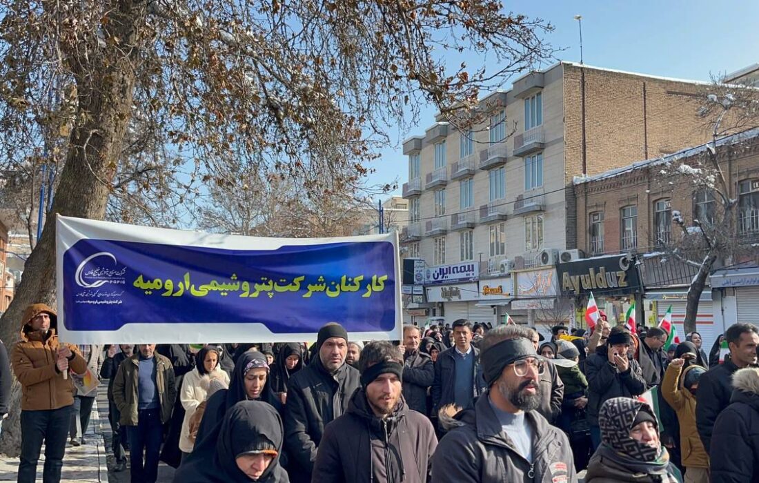 حضور کارکنان شرکت پتروشیمی ارومیه در راهپیمایی 22 بهمن