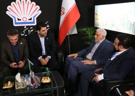 گزارش تصویری شماره ۱ از بازدید مقامات و شخصیت‌ها از غرفه پتروشیمی مروارید