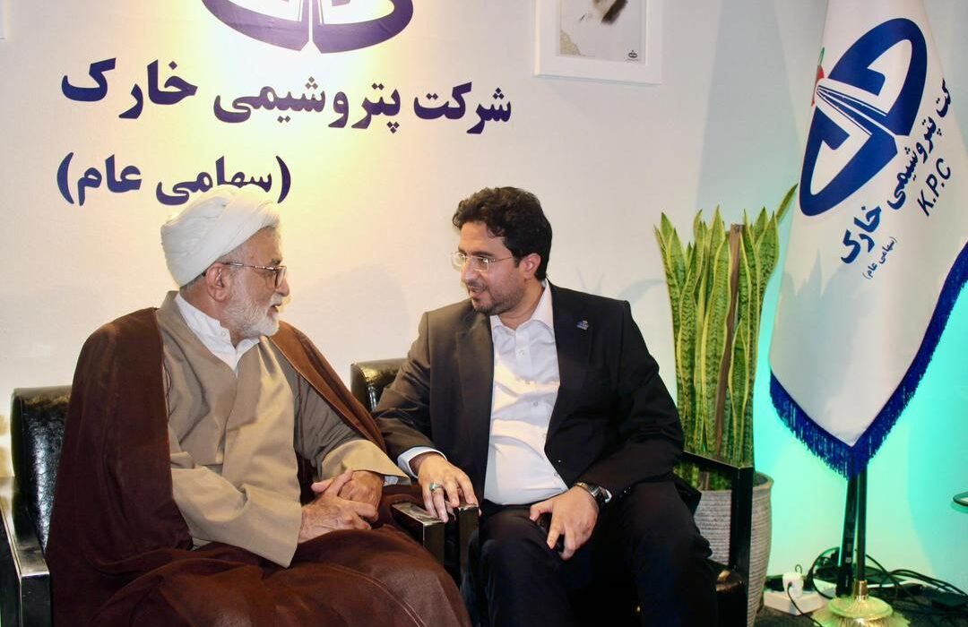 بازدید رئیس کمیسیون انرژی مجلس از غرفه پتروشیمی خارک در نمایشگاه نفت تهران