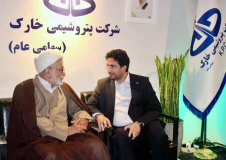 بازدید رئیس کمیسیون انرژی مجلس از غرفه پتروشیمی خارک در نمایشگاه نفت تهران