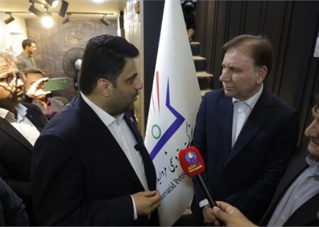 بازدید استاندار بوشهر از غرفه پتروشیمی مروارید در نمایشگاه بین‌المللی نفت، گاز و پتروشیمی