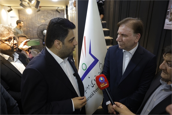 بازدید استاندار بوشهر از غرفه پتروشیمی مروارید در نمایشگاه بین‌المللی نفت، گاز و پتروشیمی
