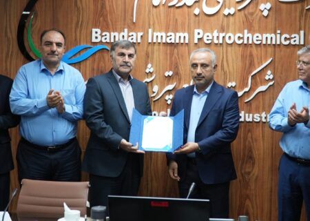مدیرعامل پتروشیمی بندرامام در آیین تودیع و معارفه سرپرست جدید سرمایه انسانی: مدیریت سرمایه انسانی نقطه اثرگذار بر کل شرکت است