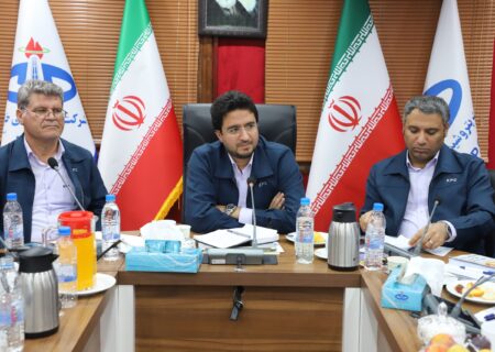 مدیرعامل پتروشیمی خارک بر وظیفه خبرنگاران در «کشف و بیان حقیقت» تاکید کرد