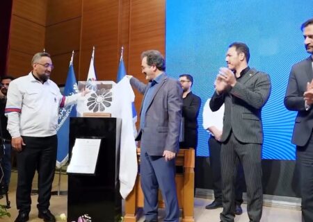آیین رونمایی از هویت بصری جدید شرکت پتروشیمی جم صبح روز سه‌شنبه ۱۴ مردادماه ۱۴۰۴ در سالن آپادانا