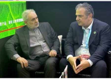 بازدید سرکنسول ایران از غرفه پتروشیمی زاگرس در نمایشگاه صنایع شیمیایی و پتروشیمی چین