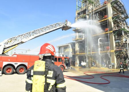 رزمایش پدافند شیمیایی با محوریت مقابله با آتش‌سوزی در پتروشیمی تبریز