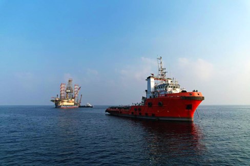 جابجایی سکوی حفاری DCI-1 به میدان گازی بلال در شرایط دشوار جوی به پایان رسید