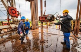 تکمیل ۷ حلقه چاه منصورآباد با تجهیزات ایرانی؛ جهش ۱۲ هزار بشکه‌ای در تولید نفت