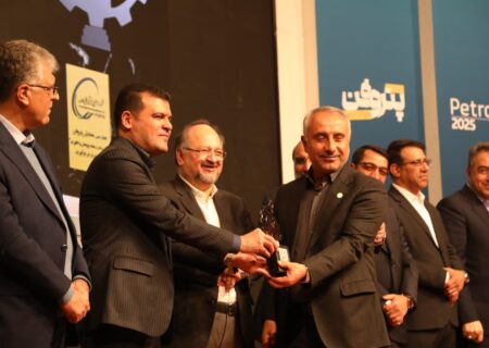 درخشش دوباره بندرامام در پتروفن ۱۴۰۴؛ دو جایزه مهم نوآوری به پتروشیمی بندرامام اهدا شد