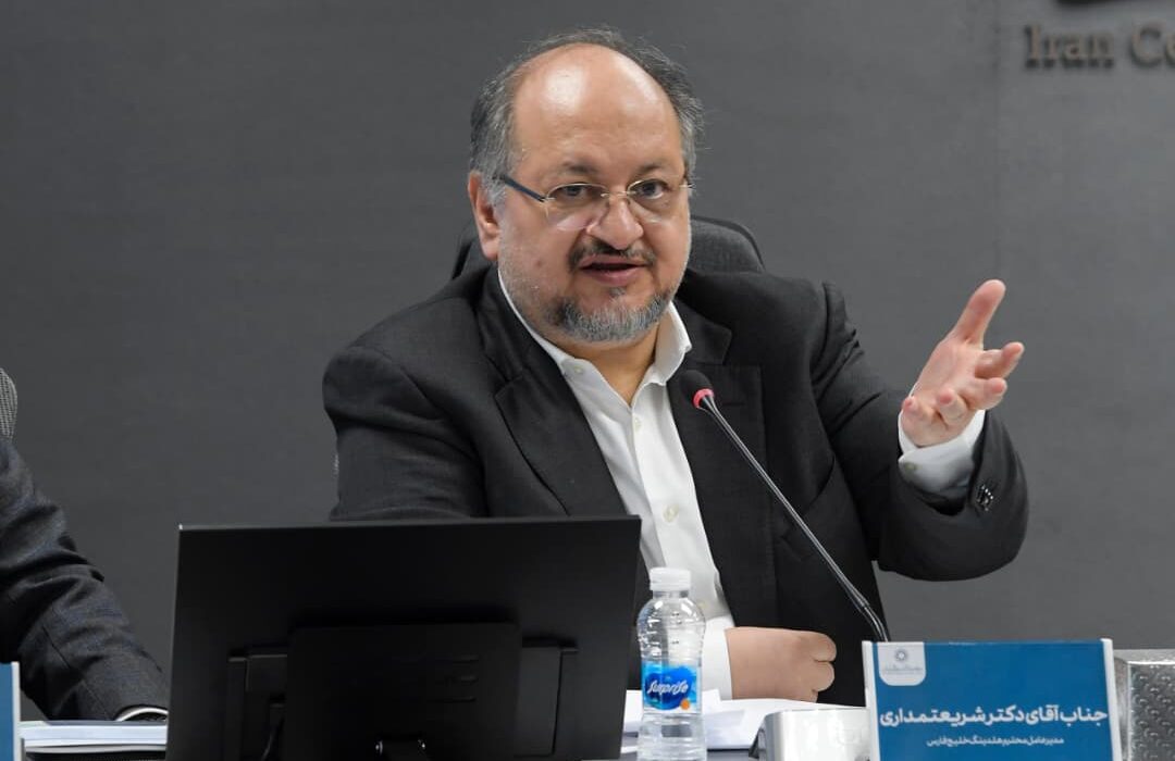 محمد شریعتمداری در مراسم رونمایی از اوراق مرابحه ارزی پتروشیمی بندر امام: با بهره‌برداری از طرح کلرآلکالی، سالانه ۴۰۰ میلیون دلار به درآمد ارزی این شرکت افزوده می‌شود