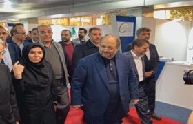 بازدید مدیرعامل گروه صنایع پتروشیمی خلیج‌فارس از غرفه پالایش گاز هویزه در پتروفن ۱۴۰۴