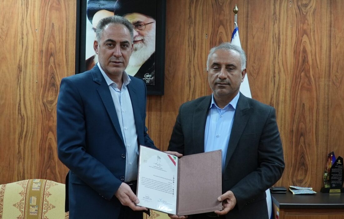 اهدای لوح تقدیر فرماندار بندرماهشهر به پتروشیمی بندرامام به‌پاس افتخارات ملی و عملکرد شاخص