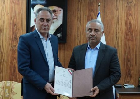 اهدای لوح تقدیر فرماندار بندرماهشهر به پتروشیمی بندرامام به‌پاس افتخارات ملی و عملکرد شاخص