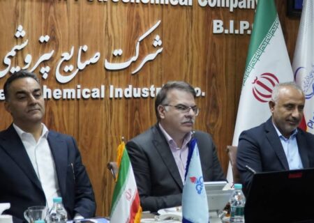 شاکری: روند بازسازی پتروشیمی بندرامام با شیب مناسب در حال پیگیری است/وزارت نفت در کنار شرکت‌های آسیب دیده است